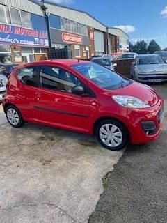 Used Peugeot 107 Active 68 HP (50 kW) 2012 Red Hatchback