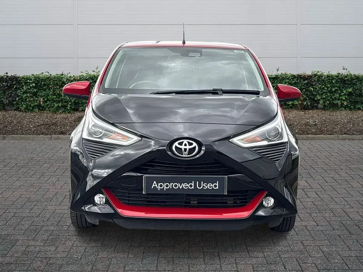 Used Toyota Aygo X-clusiv 72 HP (52 kW) 2021 Black Hatchback