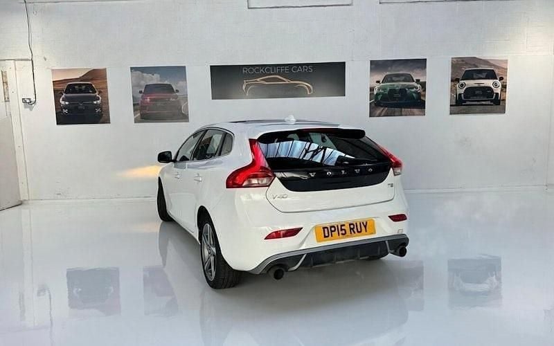 Used Volvo V40 R-Design 122 HP (89 kW) 2015 Hatchback