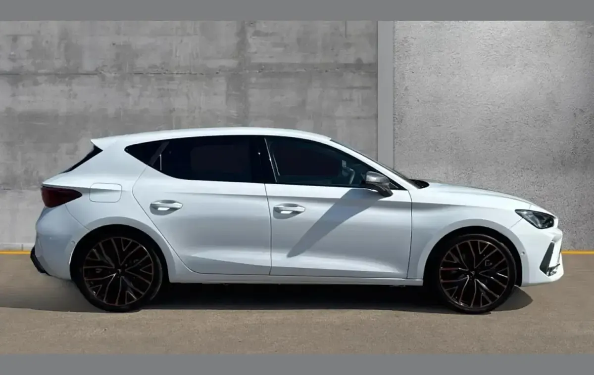New Cupra Leon 200 HP (147 kW) 2025 White Hatchback