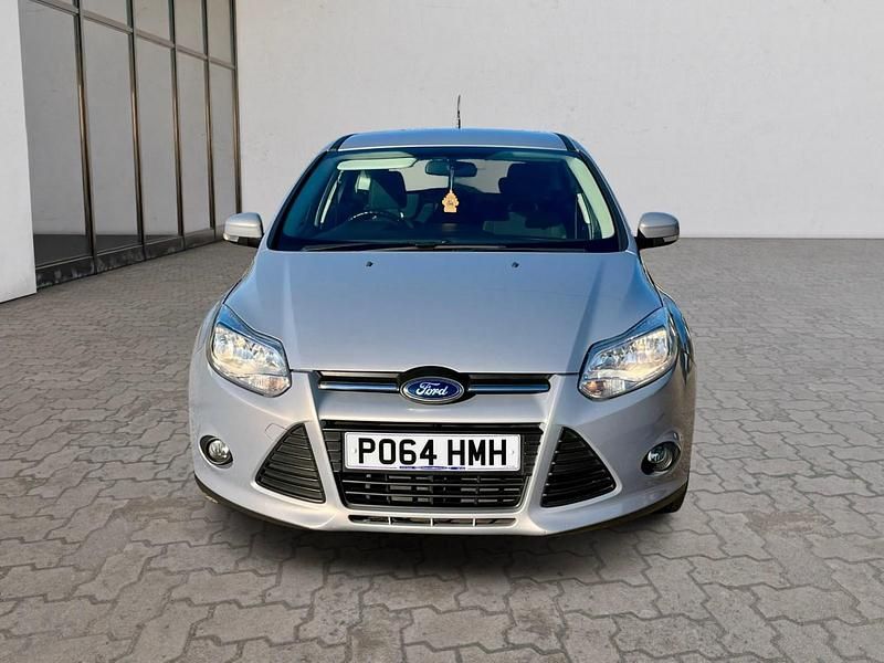 Begagnad Ford Focus 2014 Silver Halvkombi