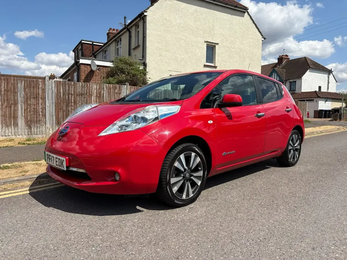 Used Nissan Leaf Tekna 80 kW (109 HP) 2017 Red Hatchback