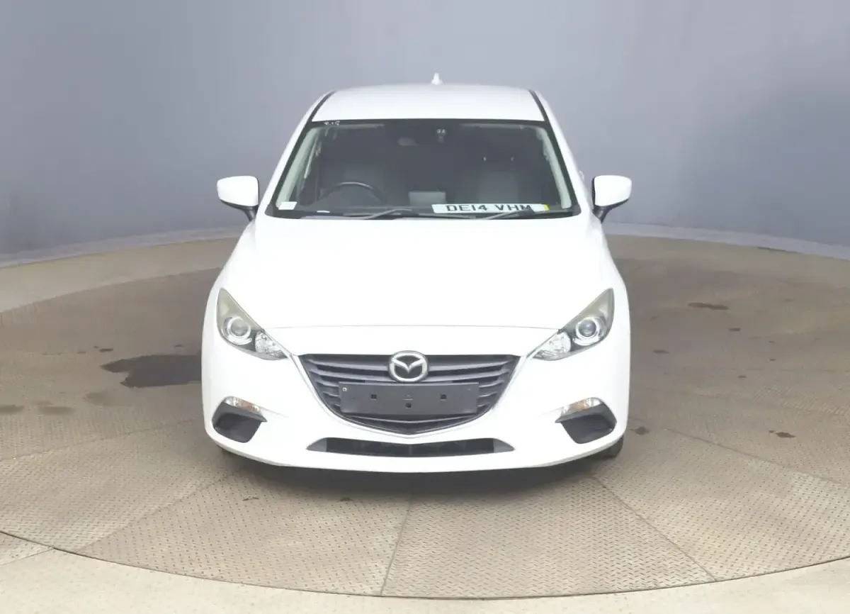 Used Mazda 3 165 HP (121 kW) 2014 White Hatchback