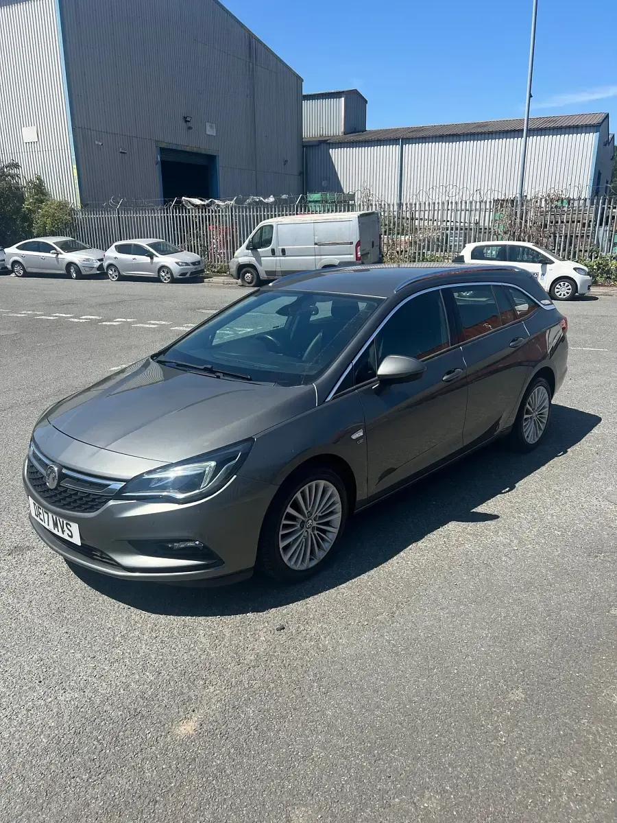 Used Vauxhall Astra Elite 136 HP (100 kW) 2017 Grey Estate