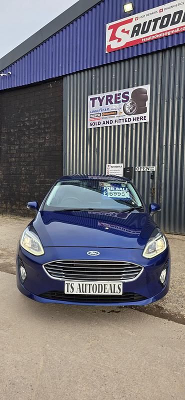Usado Ford Fiesta Zetec 70 HP (51 kW) 2017 Azul Citadino
