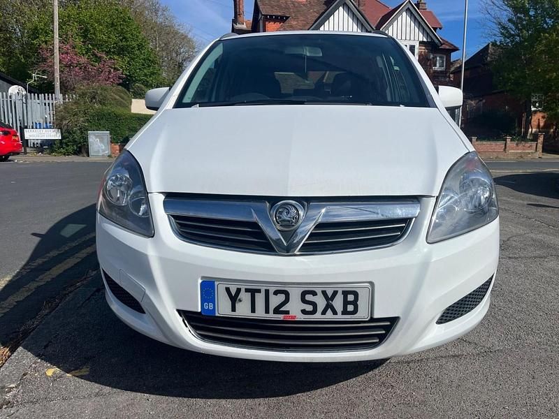 Used Vauxhall Zafira 115 HP (84 kW) 2012 White MPV