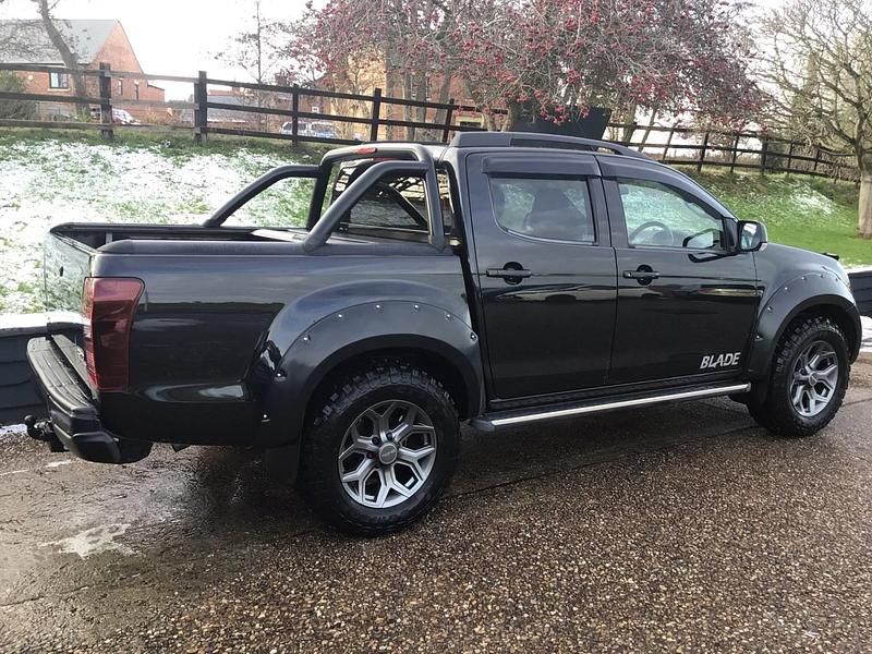 Used Isuzu D-Max 2016 Black Pickup