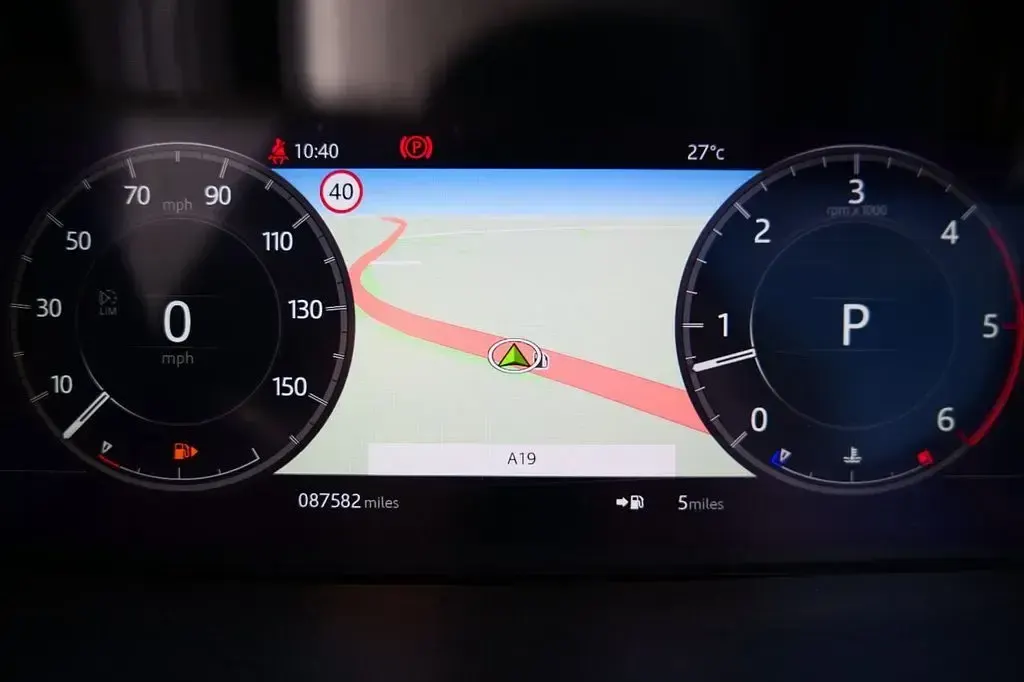 Used Land Rover Discovery Landmark 306 HP (225 kW) 2019 Black SUV