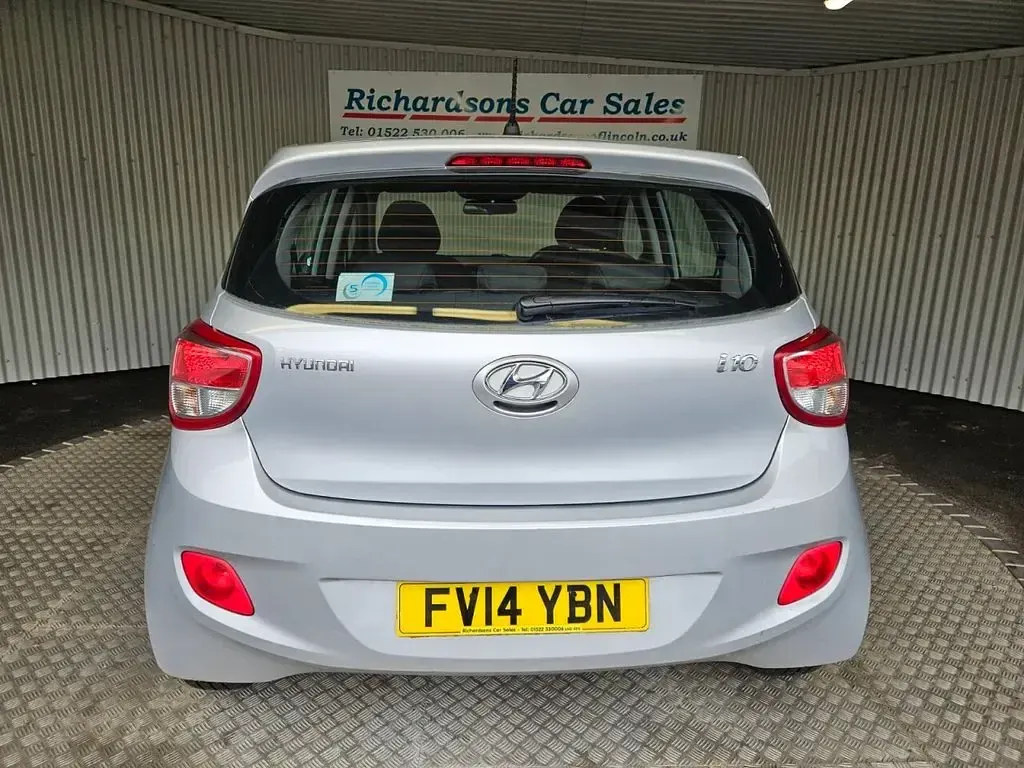 Used Hyundai i10 SE 66 HP (48 kW) 2014 Silver Hatchback