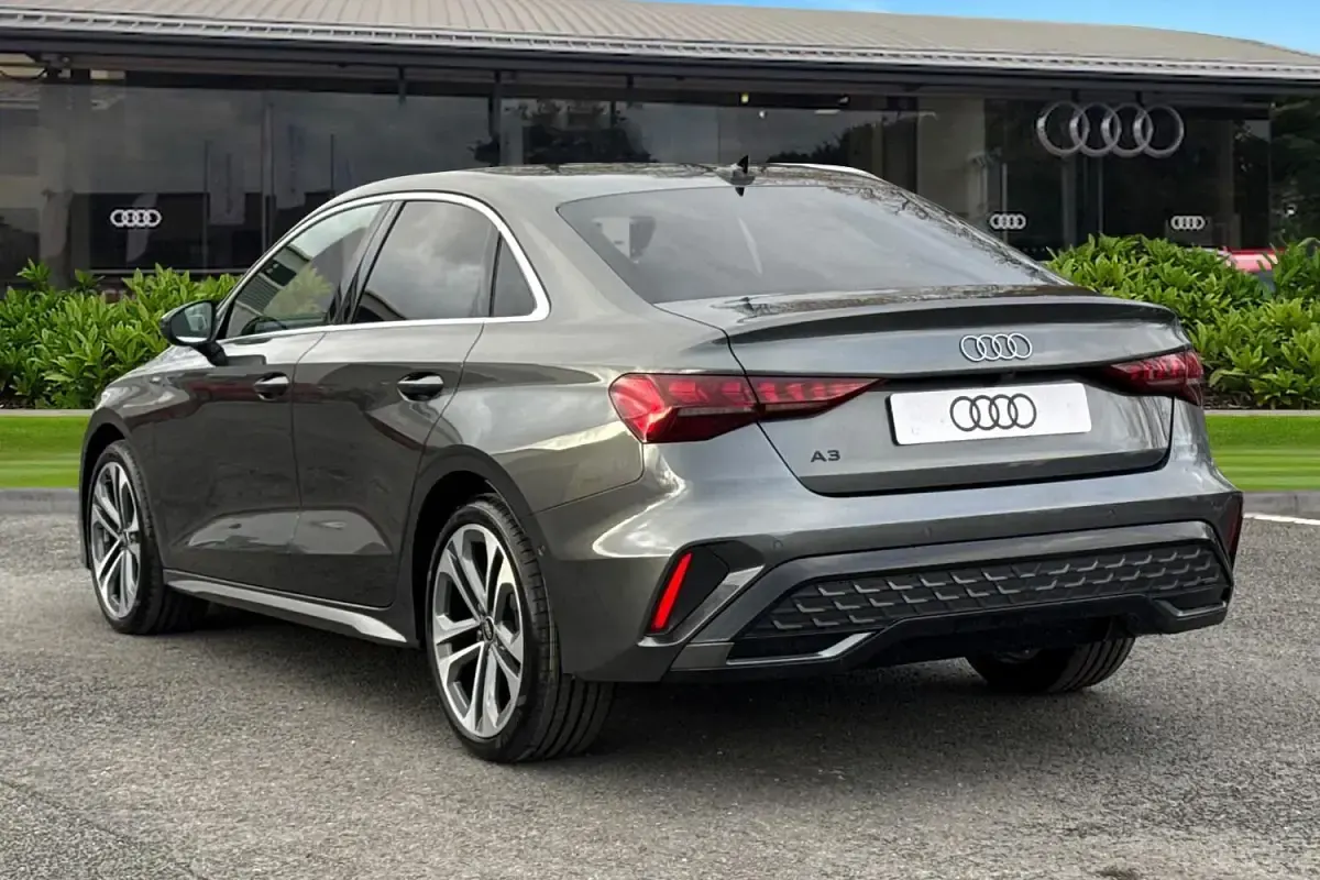 Novo Audi A3 S-Line 2026 Cinzento Sedan