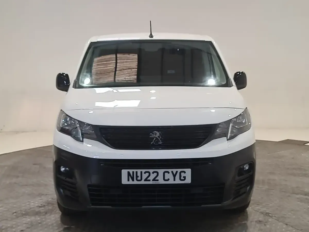 Used Peugeot Partner Premium 100 HP (73 kW) 2022 White MPV