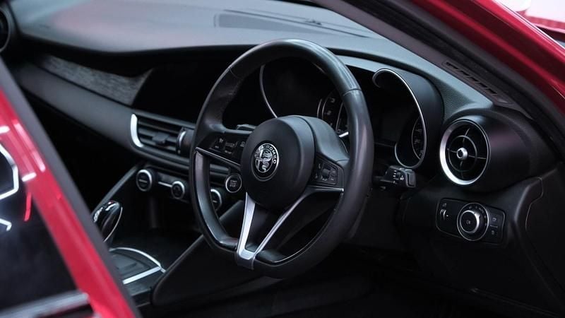 Used Alfa Romeo Giulia 280 HP (205 kW) 2020 Red Sedan