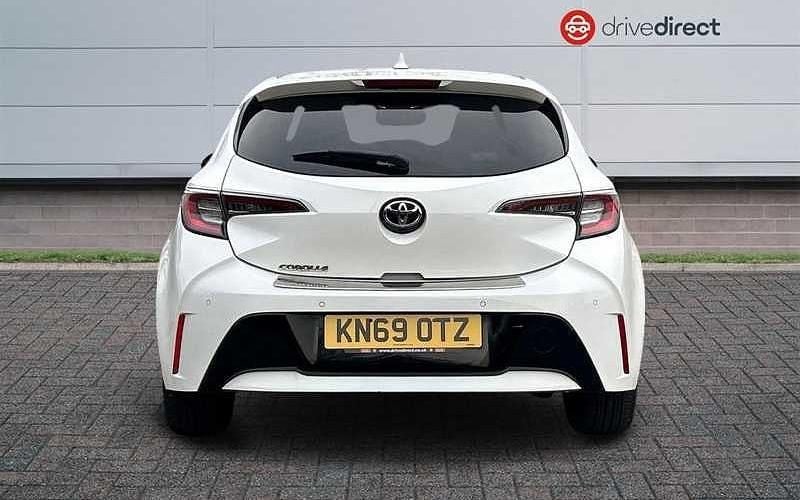 Used Toyota Corolla Design 116 HP (85 kW) 2019 White Hatchback