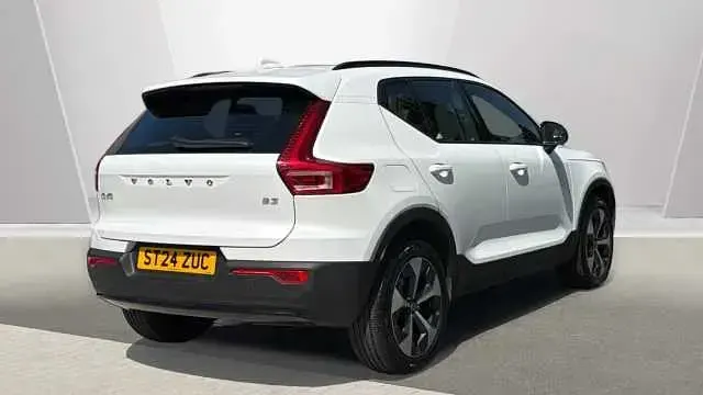 Used Volvo XC40 Plus 161 HP (118 kW) 2024 White SUV