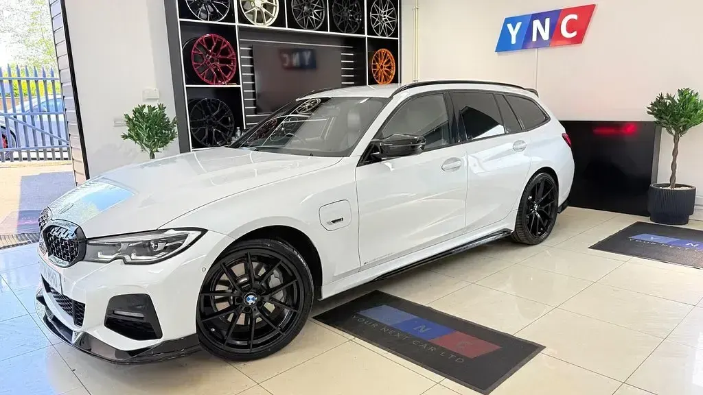 Used BMW 330e M Sport 288 HP (211 kW) 2022 White Estate