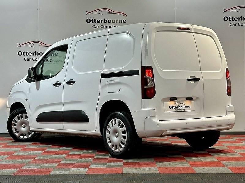 Used Vauxhall Combo Sportive 100 HP (73 kW) 2020 White MPV
