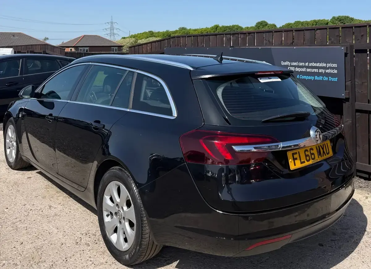 Used Vauxhall Insignia 136 HP (100 kW) 2016 Black Estate