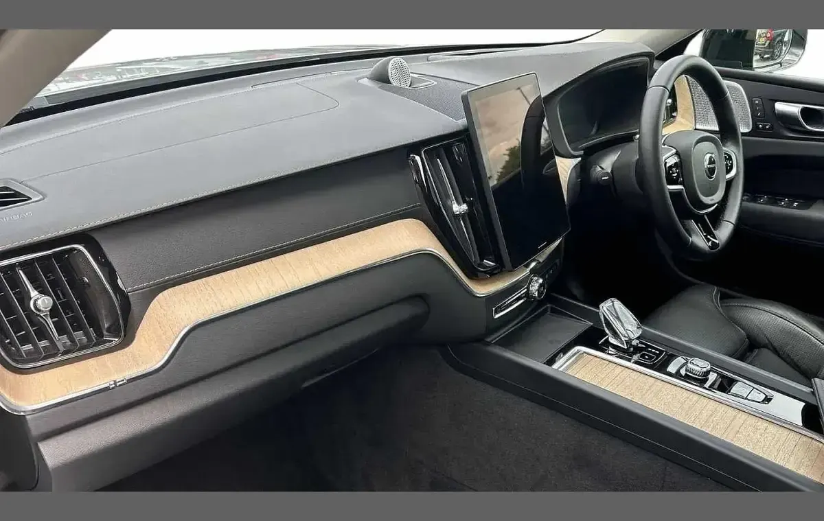 Used Volvo XC60 Ultra 247 HP (181 kW) 2025 Grey SUV