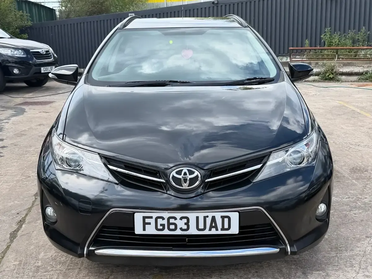 Used Toyota Auris Sport 132 HP (97 kW) 2014 Black Estate
