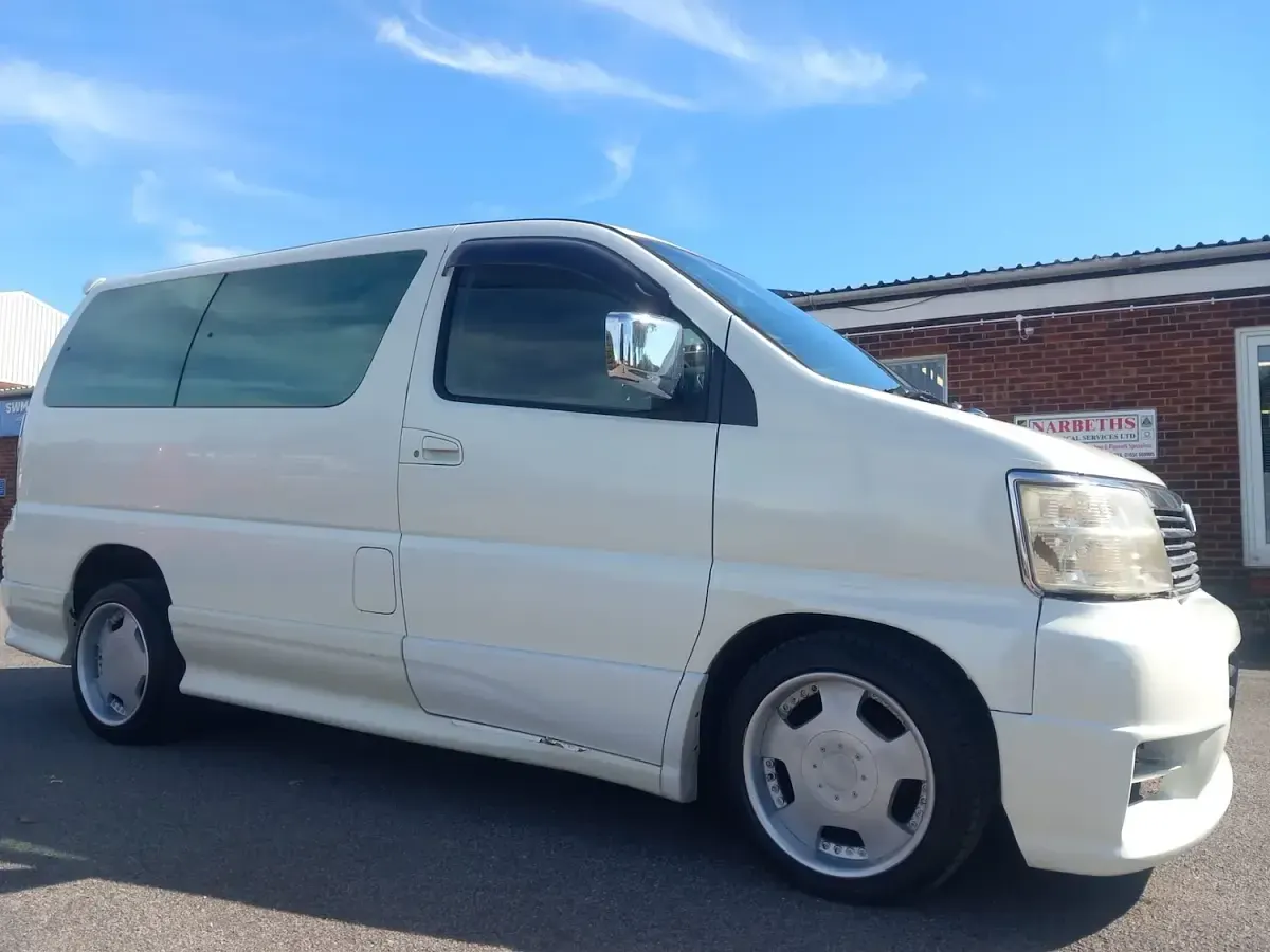 Used Nissan Elgrand 2001 White MPV
