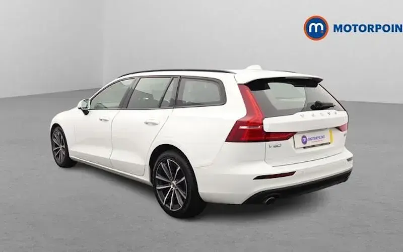 Used Volvo V60 Momentum 163 HP (119 kW) 2021 White Estate