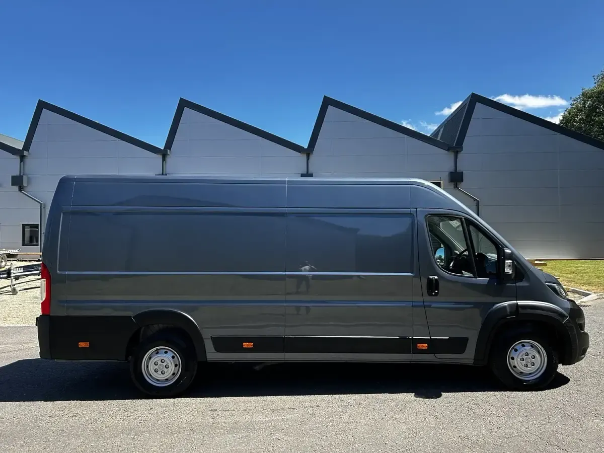 Used Peugeot Boxer 140 HP (102 kW) 2020 Grey Van