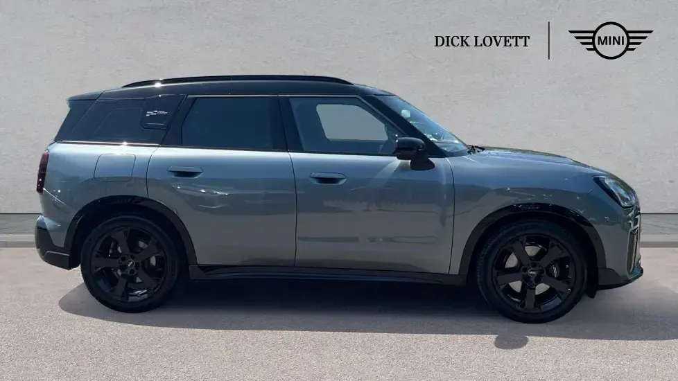 Used Mini Countryman Sport 168 HP (123 kW) 2024 Green SUV