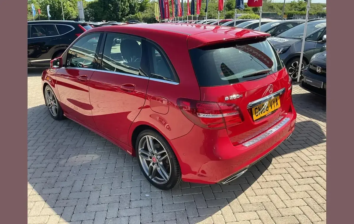 Used Mercedes B200 AMG Line Premium 134 HP (98 kW) 2016 Red Hatchback