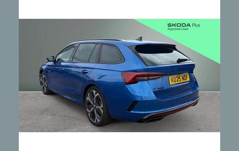 Used Skoda Octavia vRS 265 HP (194 kW) 2025 Blue Estate