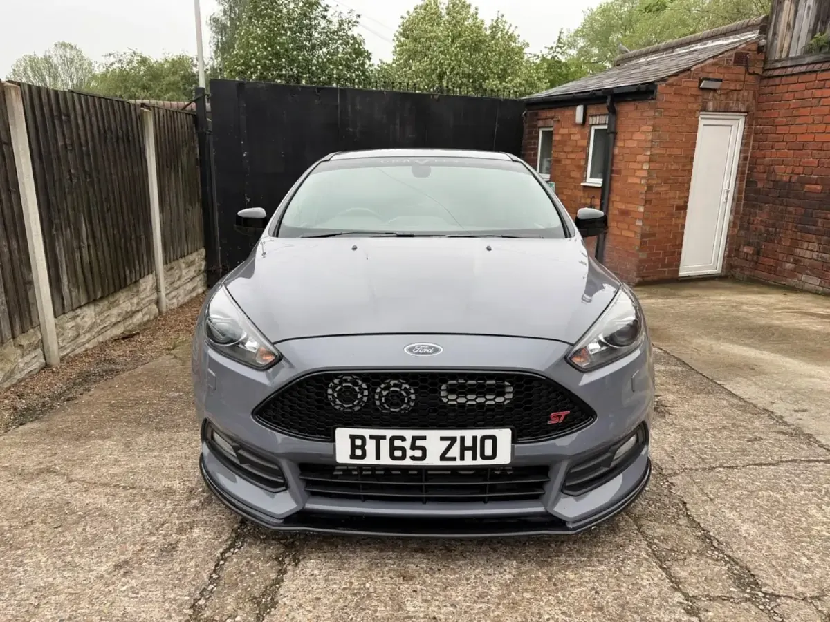 Begagnad Ford Focus ST 2015 Grå Halvkombi