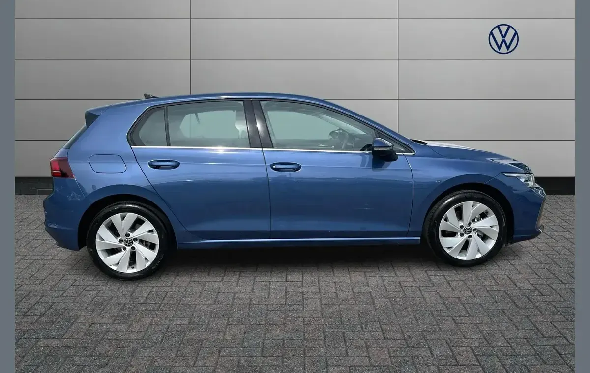 Used VW Golf VIII Style 147 HP (108 kW) 2025 Blue Hatchback