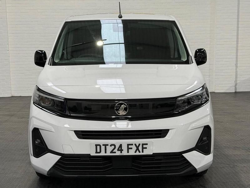 Used Vauxhall Combo S 130 HP (95 kW) 2024 White MPV