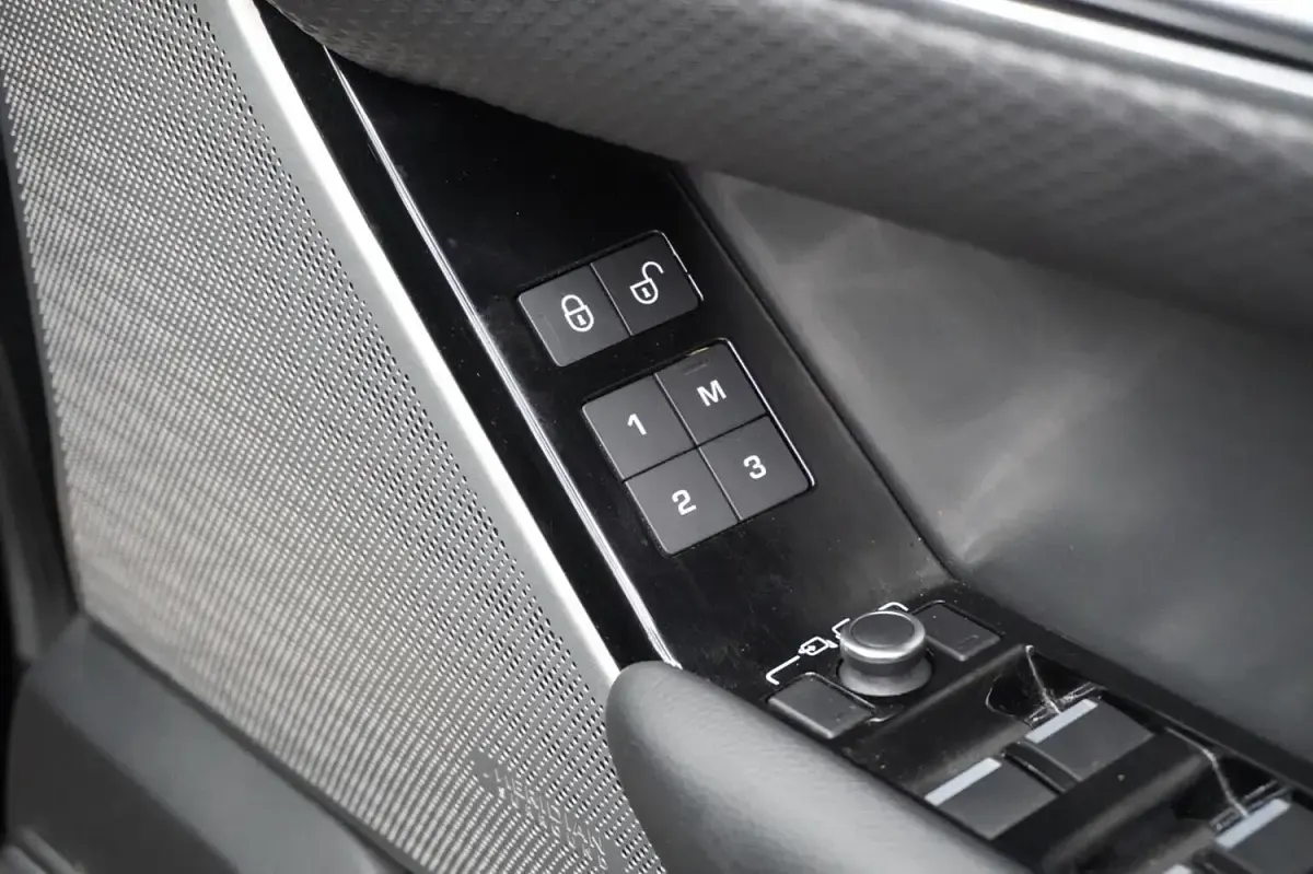 Used Land Rover Range Rover Velar SE Dynamic 2019 Black SUV
