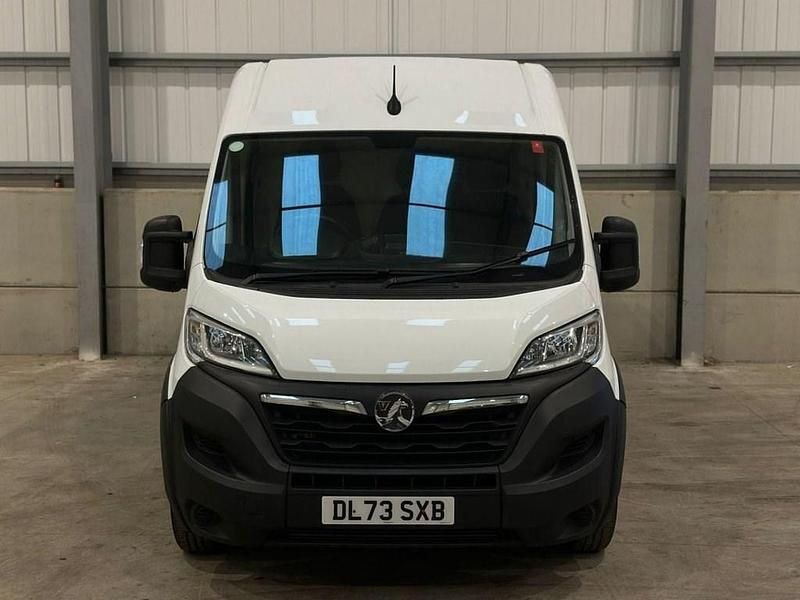 Used Vauxhall Movano 140 HP (102 kW) 2023 White