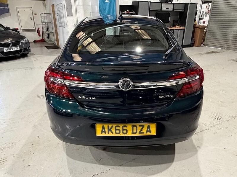 Used Vauxhall Insignia Elite 136 HP (100 kW) 2016 Green Hatchback
