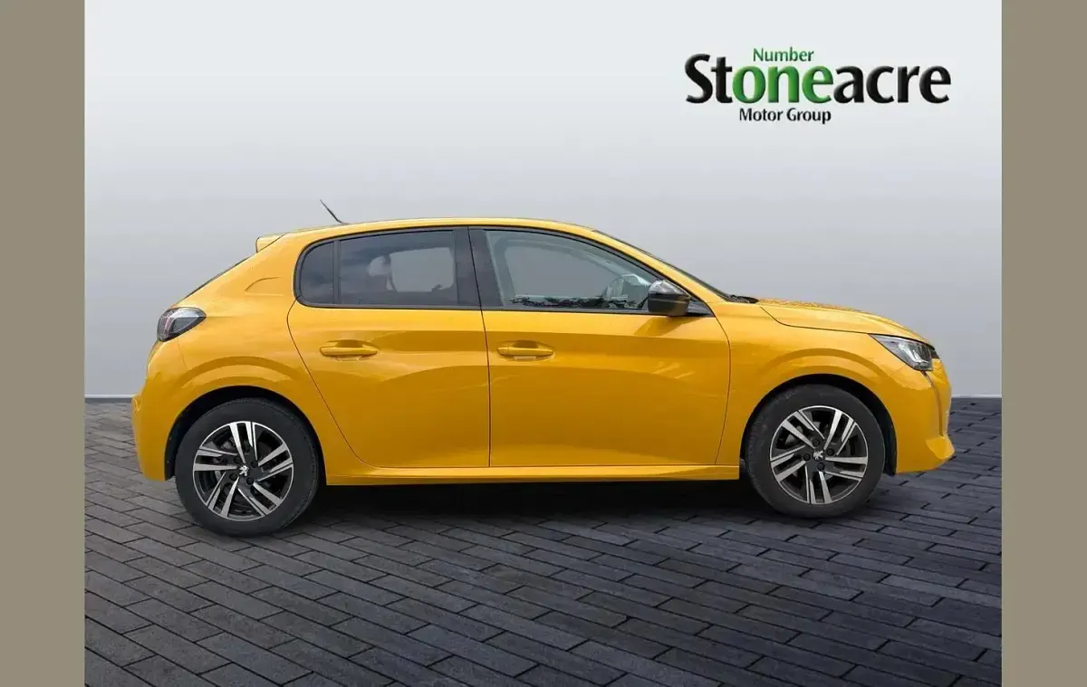 Used Peugeot 208 Allure+ 101 HP (74 kW) 2023 Yellow Hatchback