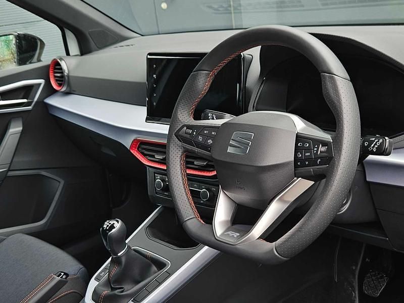 New Seat Arona Black Edition 2025 White SUV