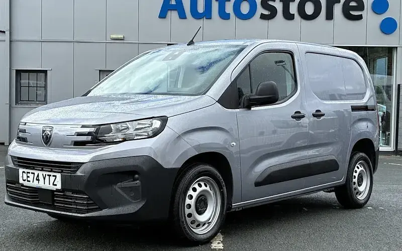 Gebraucht Peugeot Partner 102 PS (75 kW) 2025 Van / Kleinbus