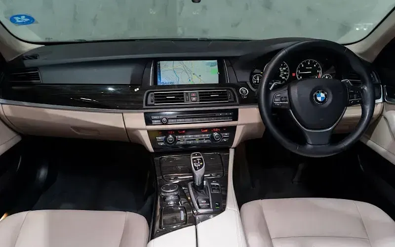 Used BMW 525 Luxury Line 218 HP (160 kW) 2015 Blue Estate