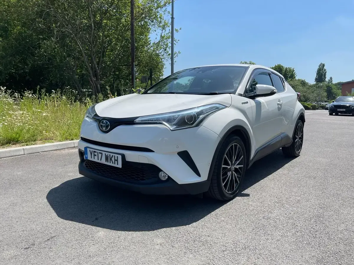 Used Toyota C-HR 122 HP (89 kW) 2017 White SUV