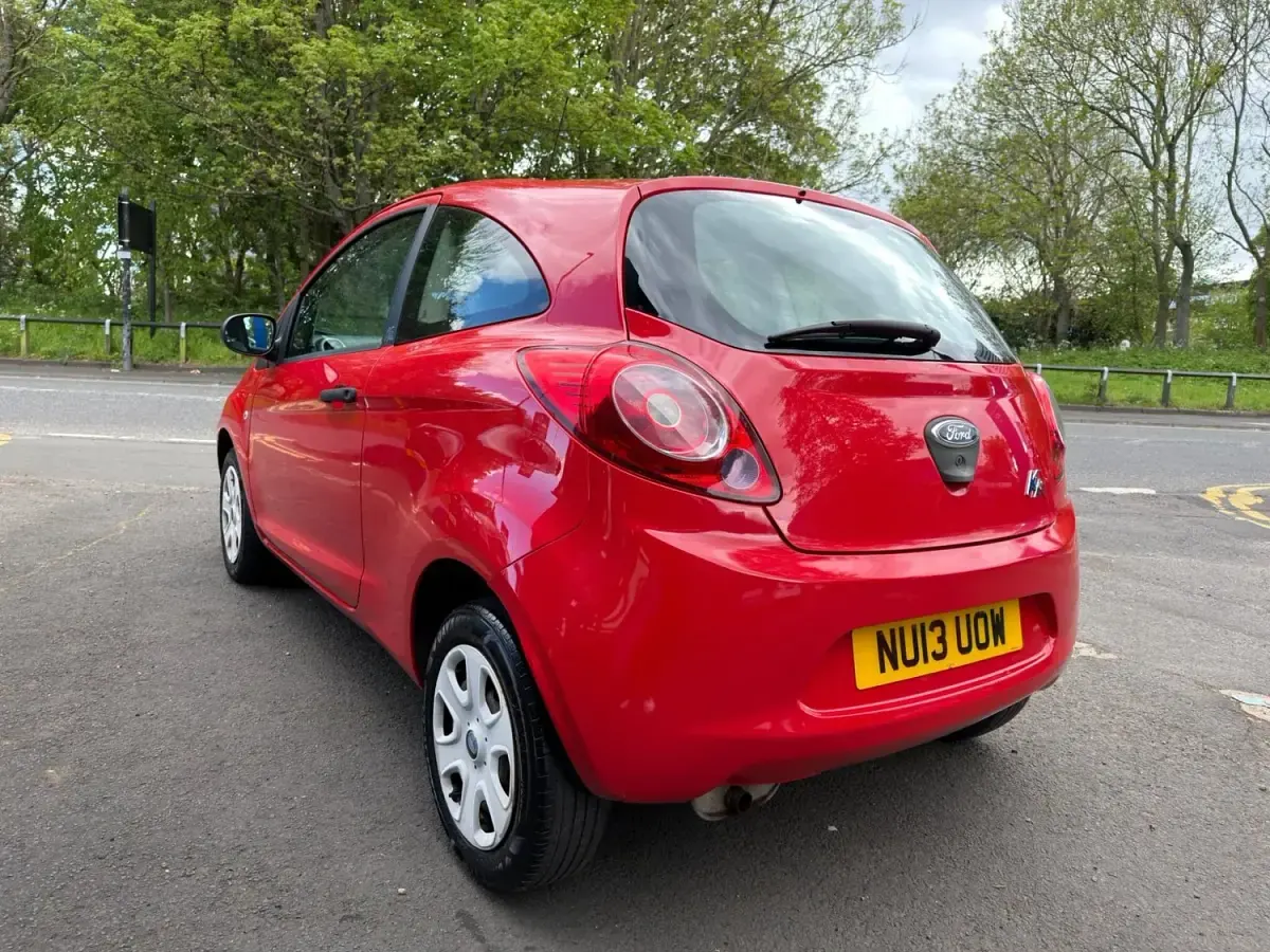 Usado Ford Ka Studio 69 HP (50 kW) 2013 Vermelho Citadino