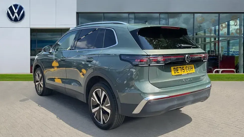 Used VW Tiguan Elegance 204 HP (150 kW) 2025 Cipressino green metallic SUV