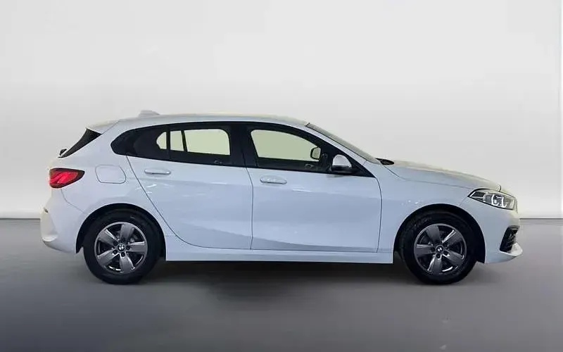 Used BMW 118 Luxury Line 136 HP (100 kW) 2023 White Hatchback