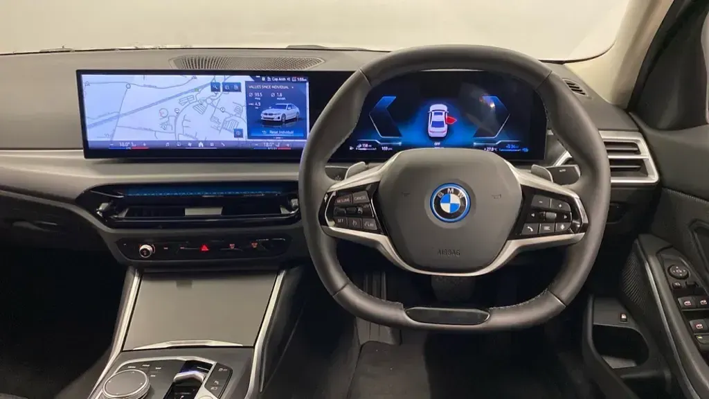 Used BMW 330e Sport Line 292 HP (214 kW) 2025 White Sedan