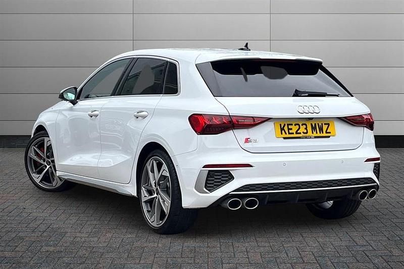 Usado Audi A3 Comfort 310 HP (228 kW) 2023 Branco Sedan