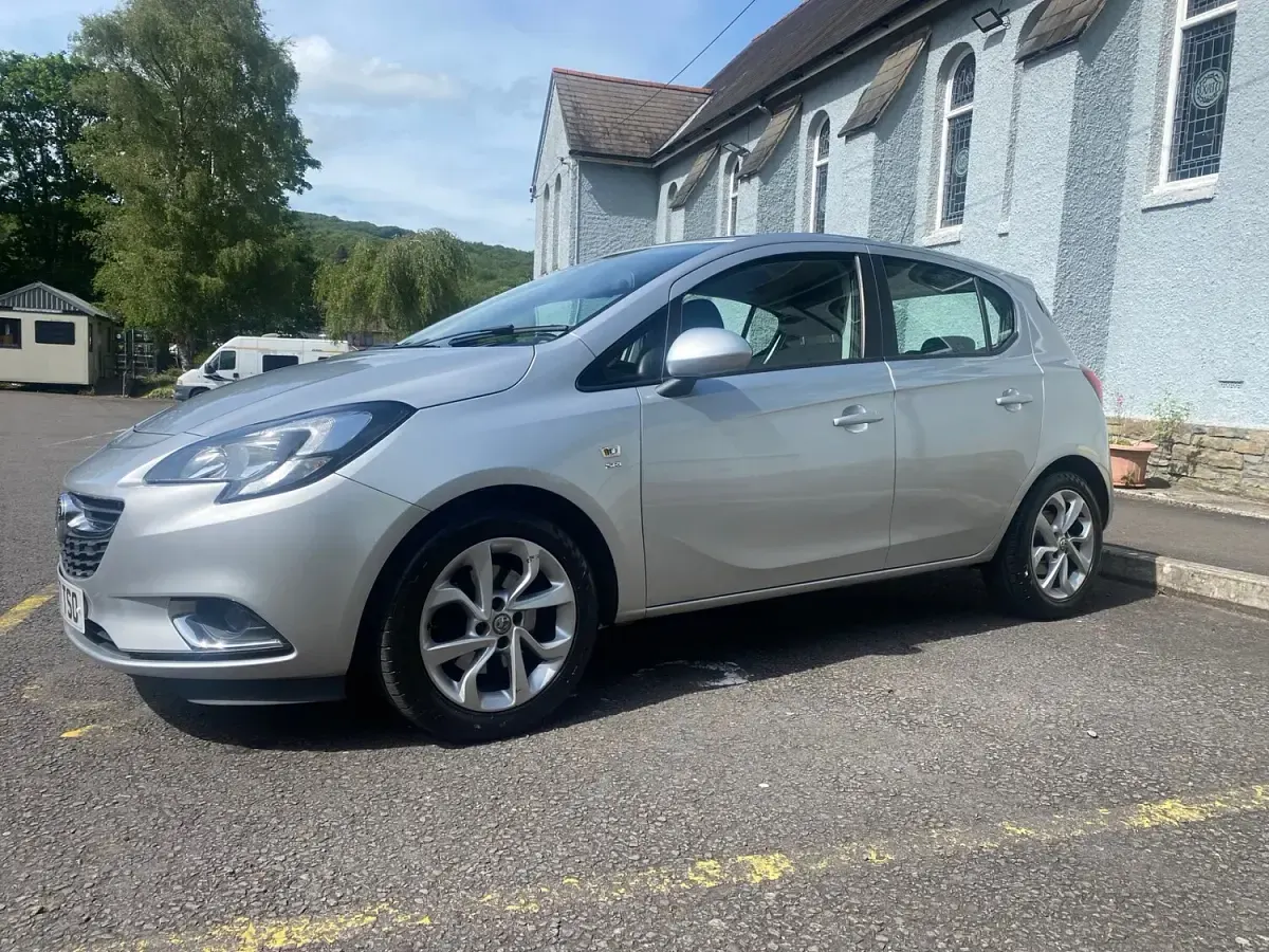 Used Vauxhall Corsa SRi 95 HP (69 kW) 2017 Silver Hatchback