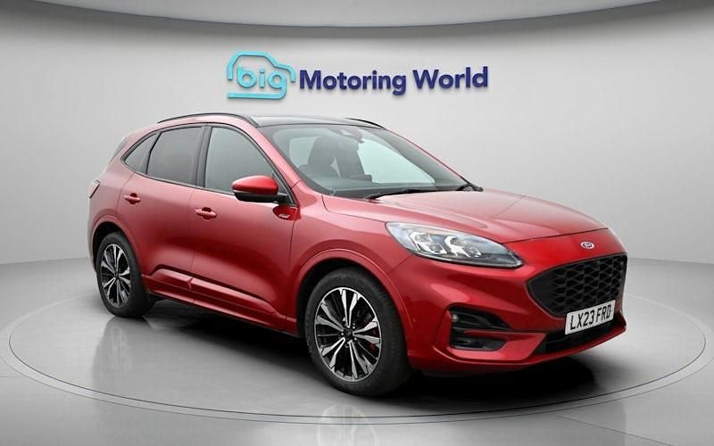 Second-hand Ford Kuga ST-Line X 150 CP (110 kW) 2023 Roșu SUV
