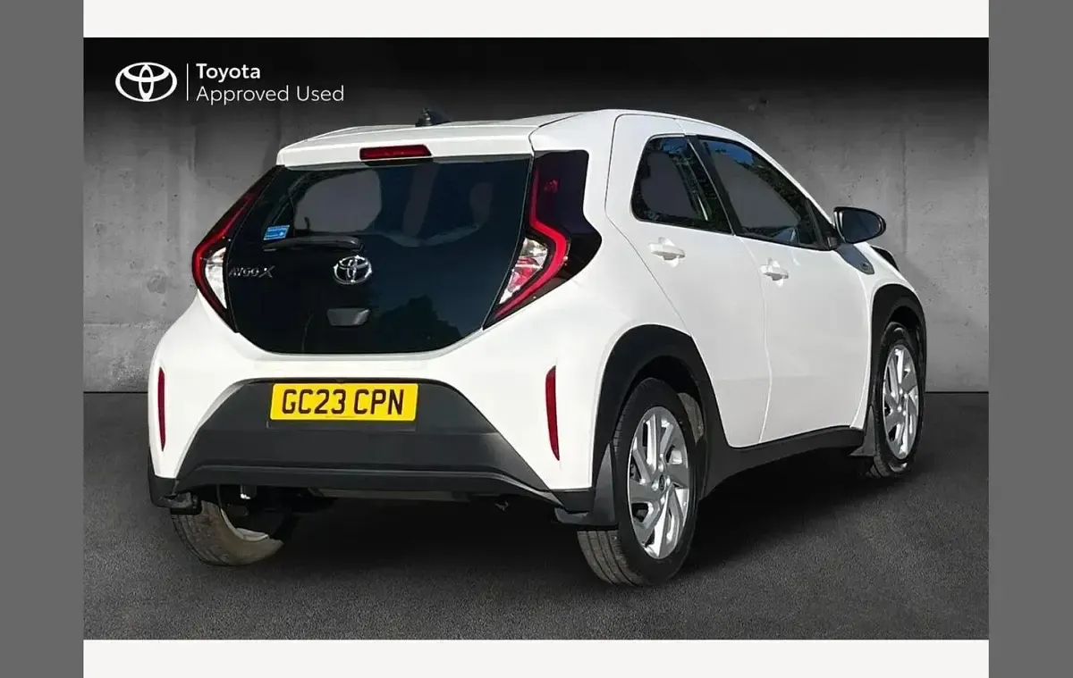 Used Toyota Aygo X PURE 72 HP (52 kW) 2023 White SUV