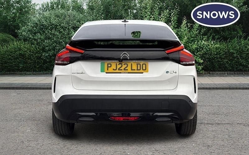 Used Citroën e-C4 Shine 100 kW (136 HP) 2021 White Hatchback
