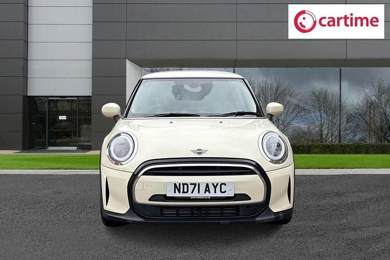 Used Mini Cooper Classic 136 HP (100 kW) 2021 White Hatchback